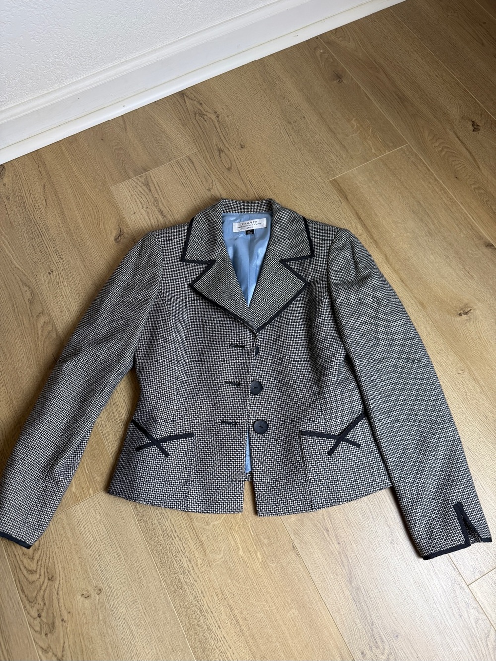 Tahari Arthur S Levine wool blend blazer size 4P